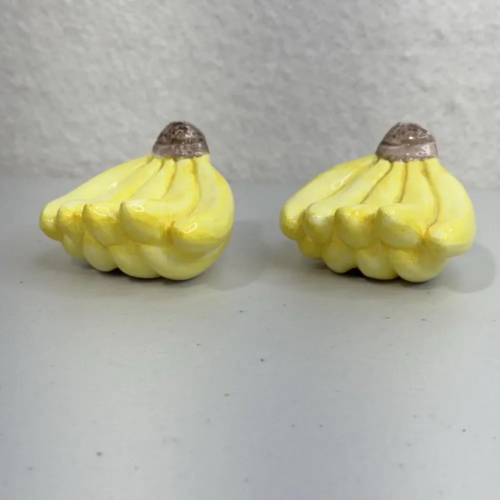 VTG Yellow Ceramic Bunches Of Bananas Fruit Shaped Salt & Pepper Shaker Set MCM